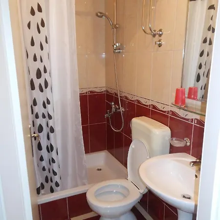 Superior Buba Near The Гостевой дом Макарска