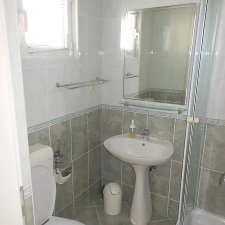 Superior Buba Near The Макарска