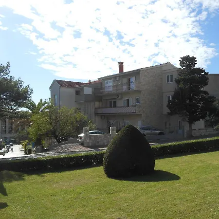 Superior Buba Near The Konukevi Makarska